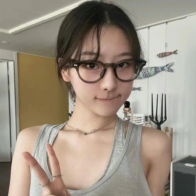 神秘裸女海报
